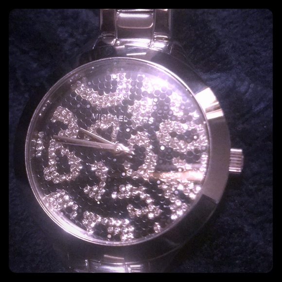 Sliver Michael Kors watch ⌚️ - Picture 1 of 1